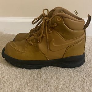 Boys Nike boots